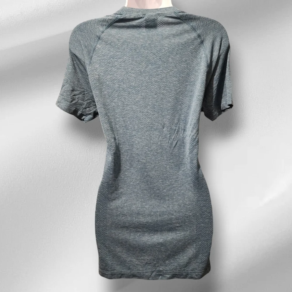 Woman's Gymshark T-Shirt - Picture 2 of 3